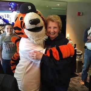 Meet your Posher, Sharon